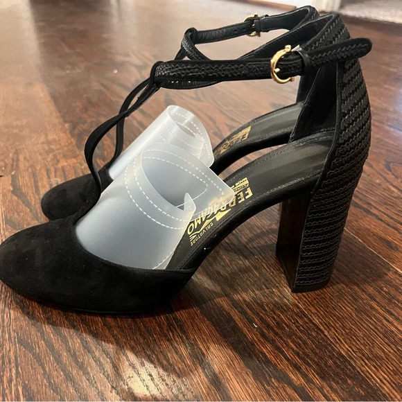 Salvatore Ferragamo Black Suede and Leather Fergie TStrap Pumps (Made in Italy) - Picture 7 of 12
